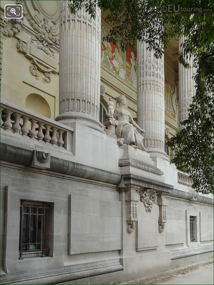 Grand Palais east facade L'Art Grec statue