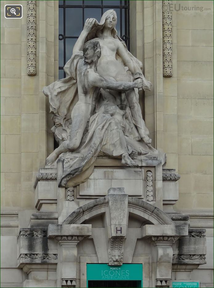 Front of L'Art et la Nature sculpture on pedestal