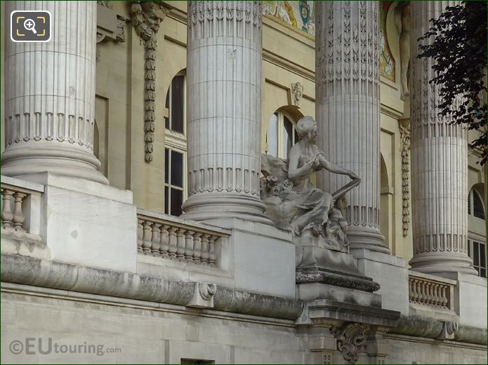 Grand Palais Colonnade statue L'Art du XVIIIe Siecle