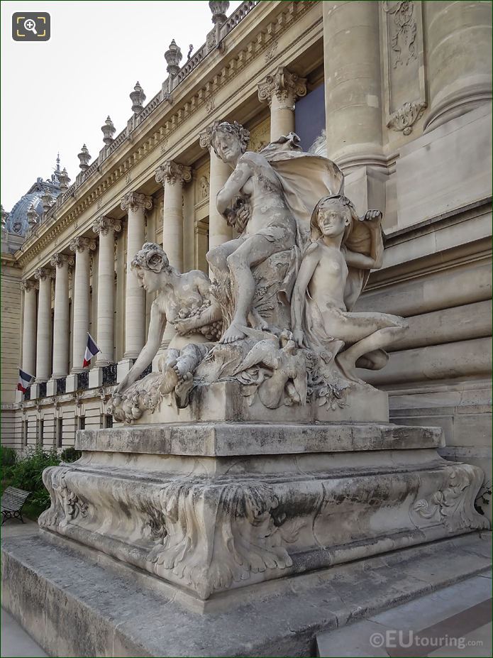 Les Quatre Saisons statue by Louis Joseph Convers