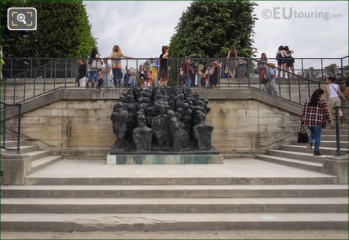 Jardin des Tuileries and La Foule sculpture