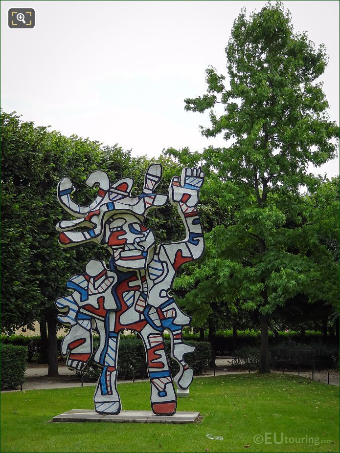 Le Bel Costume statue in Jardin des Tuileries