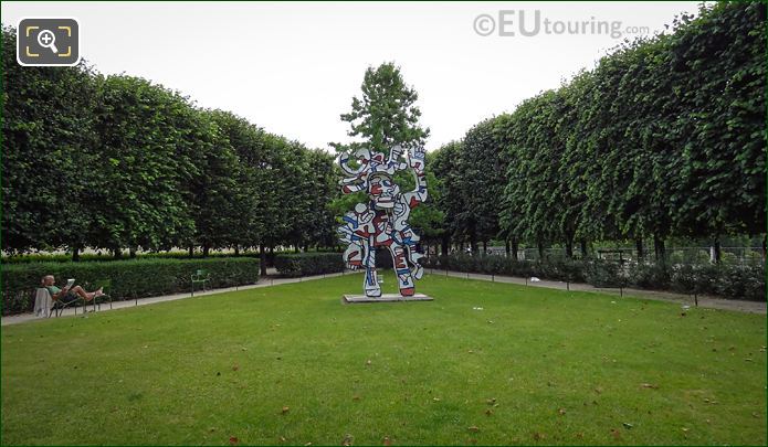 Jardin des Tuileries and Le Bel Costume statue