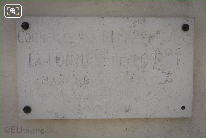 Tourist info plaque for La Loire et le Loiret statue