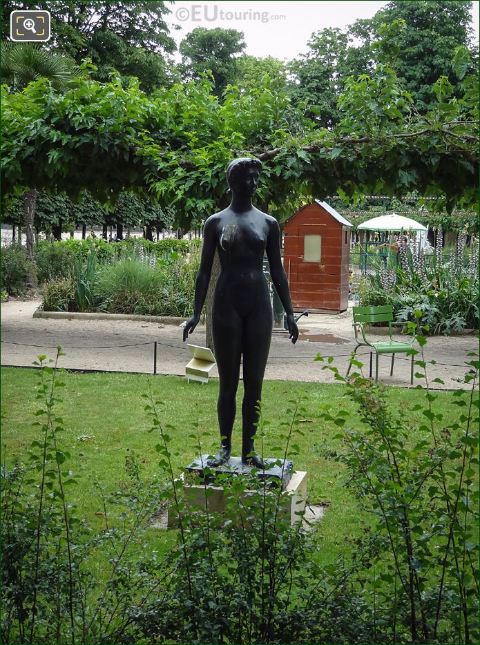 Front view of Jeanette statue in Paris