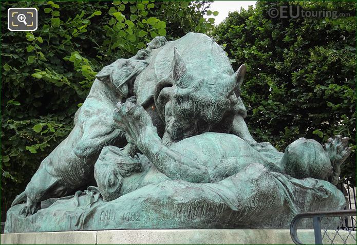 Rhinoceros attacked by A Tiger statue in Tuileries Gardens