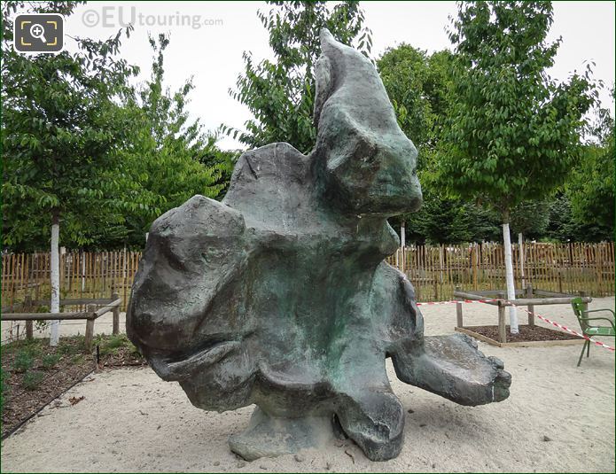 Statue L'Ami de Personne in Tuileries Gardens