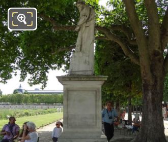 RHS of Hercule Farnese statue in Tuileries Gardens