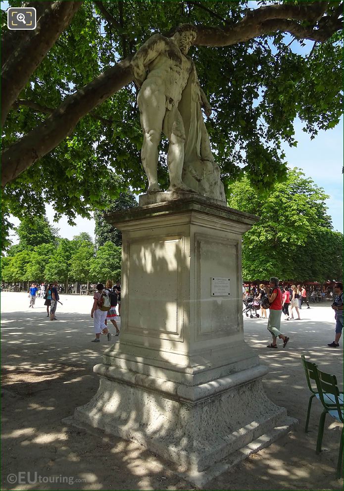 LHS of Hercule Farnese statue in Jardin des Tuileries