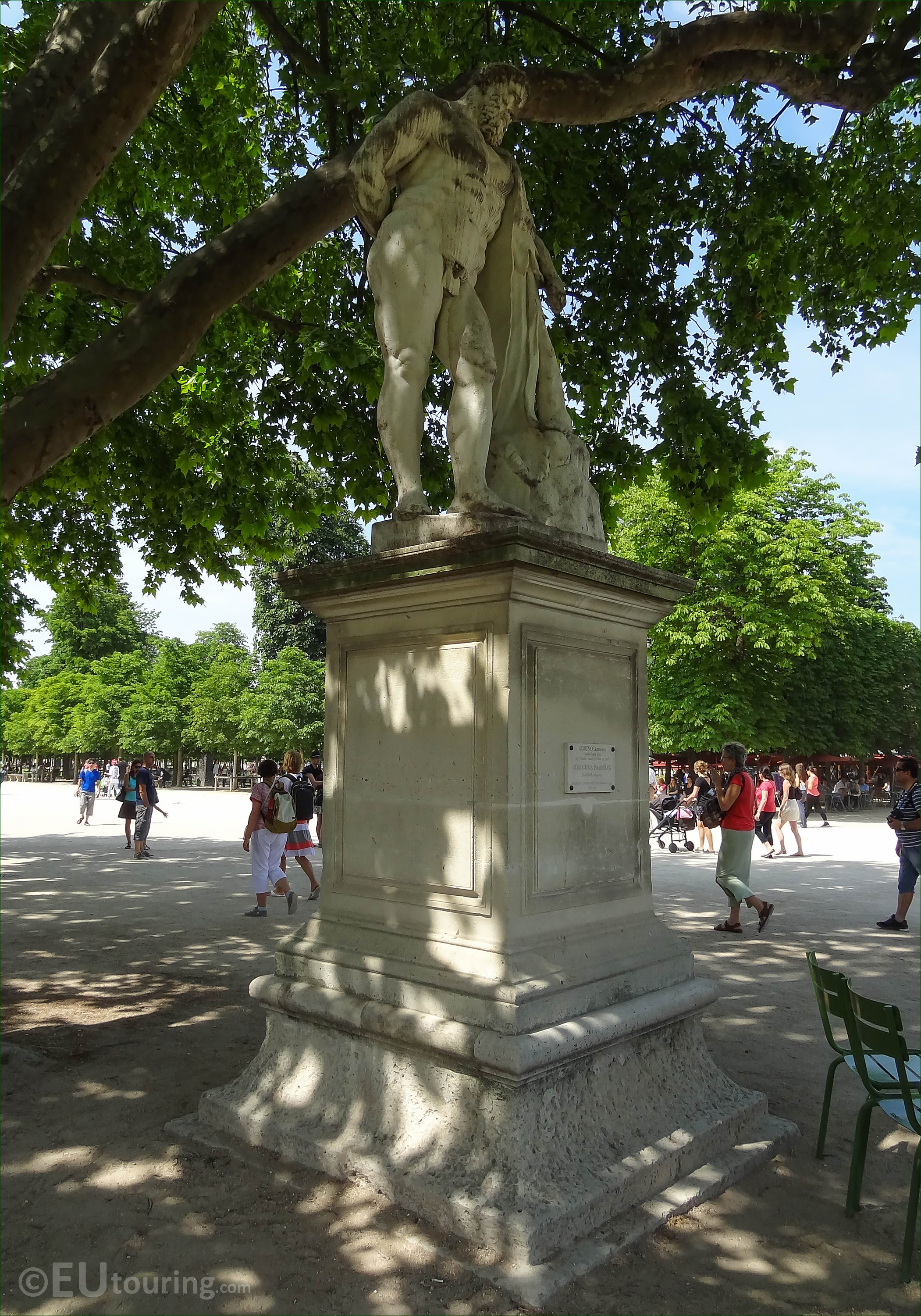 Statue de jardin en pierre Hercule