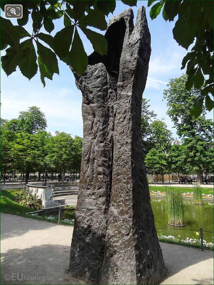 Hand-Like tree sculpture Manus Ultimus