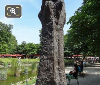 Manus Ultimus sculpture in Jardin des Tuileries