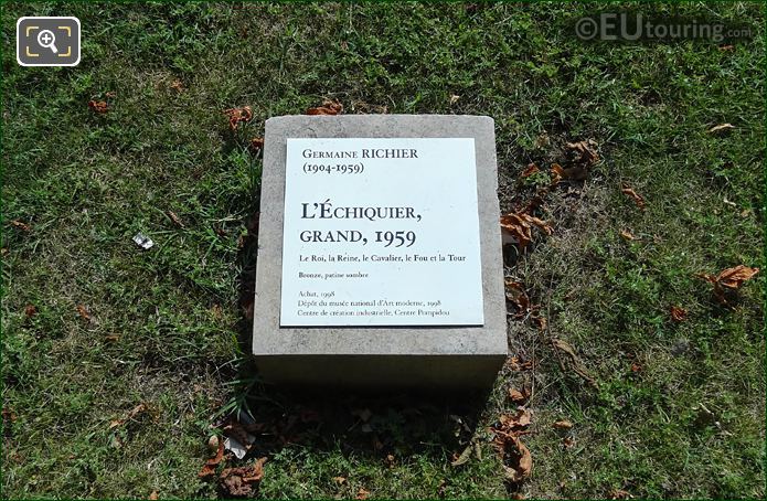 Information plaque L'Echiquier, Grand statues