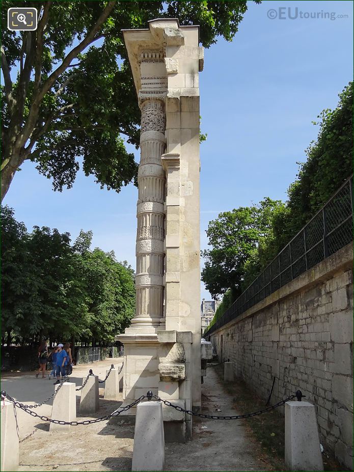 Vestige du Palais des Tuileries side view