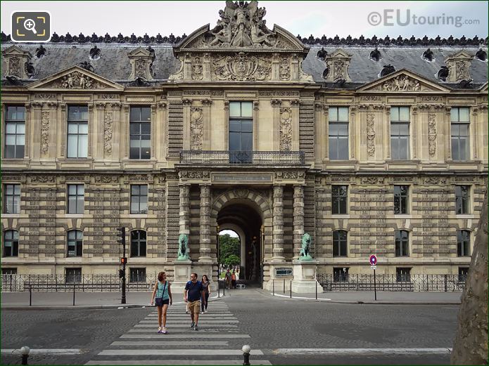 Lion statues on Grande Galerie Occidentale