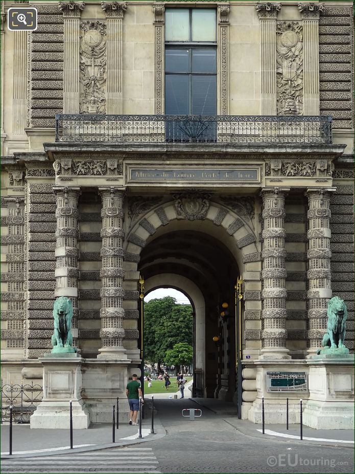 Lion statues by Antoine Louis Barye