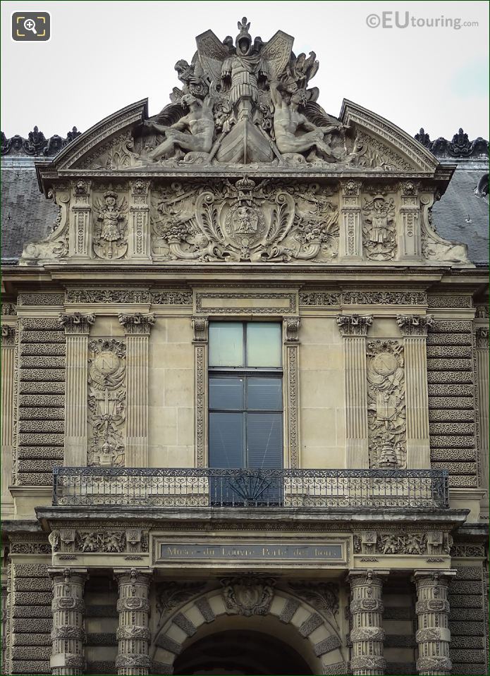 Grand Galerie Occidental pediment sculpture