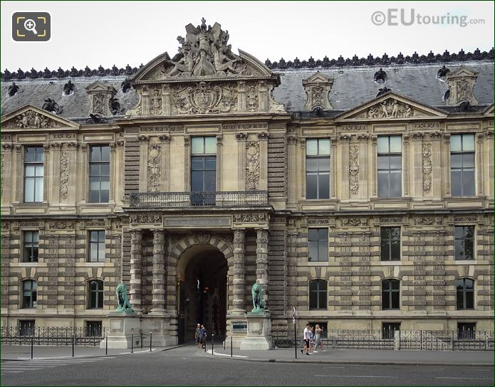 Grande Galerie Occidentale Lion statues