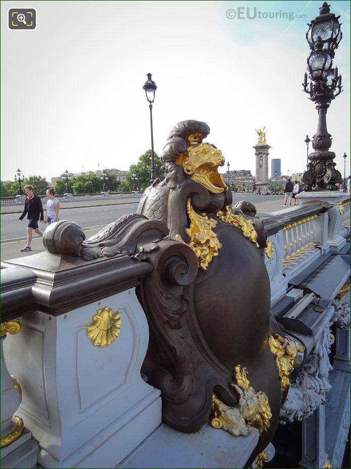 Bronze plaque NW side Pont Alexandre III