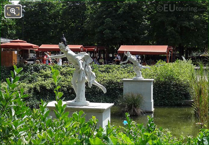 South view of Daphne and Apollo statues