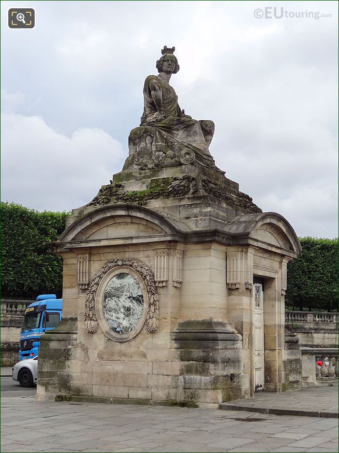 Paris statue representing the City of Strasbourg