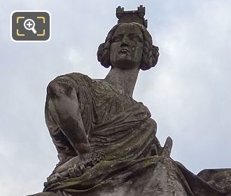 Front and right side of Strasbourg statue