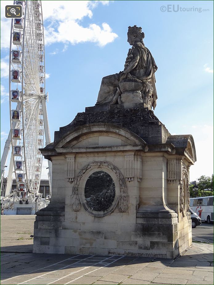 Lyon statue on top of the Gabriel Guardhouse