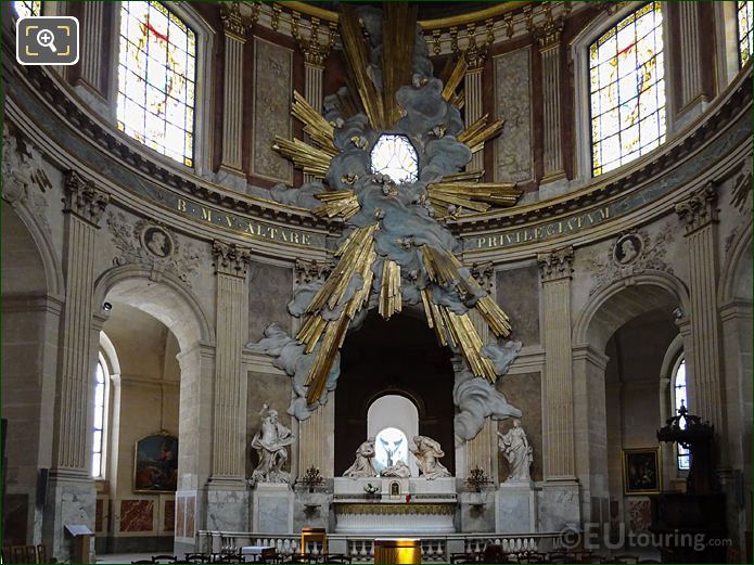 Chapel of the Virgin with 1600s Carrara marble Nativite statue group