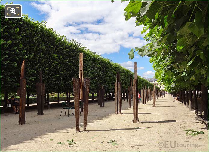 L'Homme Debout temporary art exhibition in Palais Royal gardens