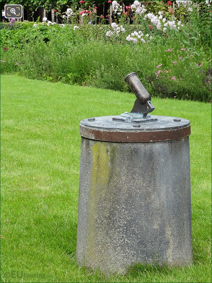 Le Petit Canon on its pedestal in Palais Royal gardens