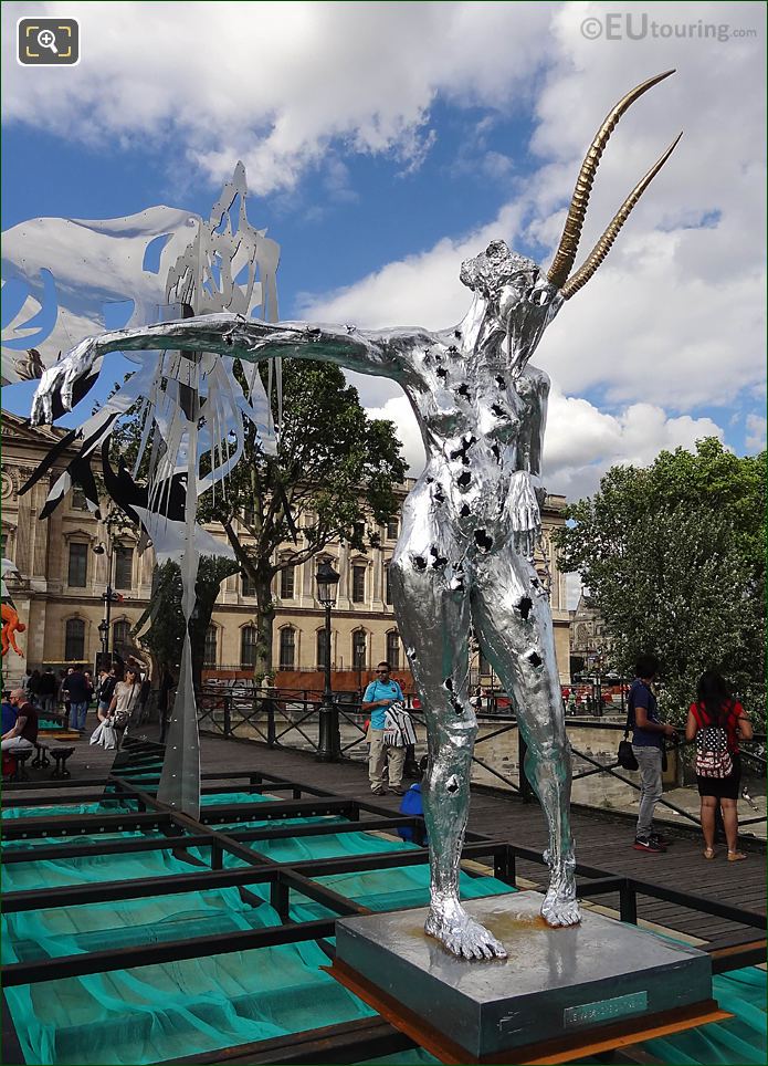 Le Massacre d'Athena statue on Pont des Arts Paris