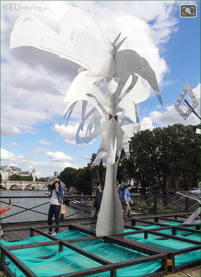 Pont Arts Arbre IV shiny mirror sculpture by Daniel Hourde