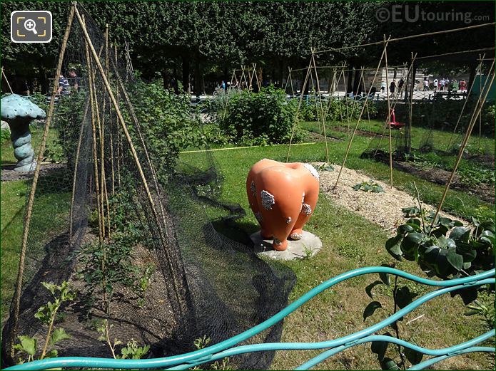 Orange Comptine sculpture by Anne Rochette in Tuileries Gardens