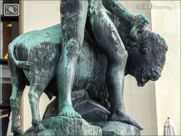 Bull statue at the feet of Hercules
