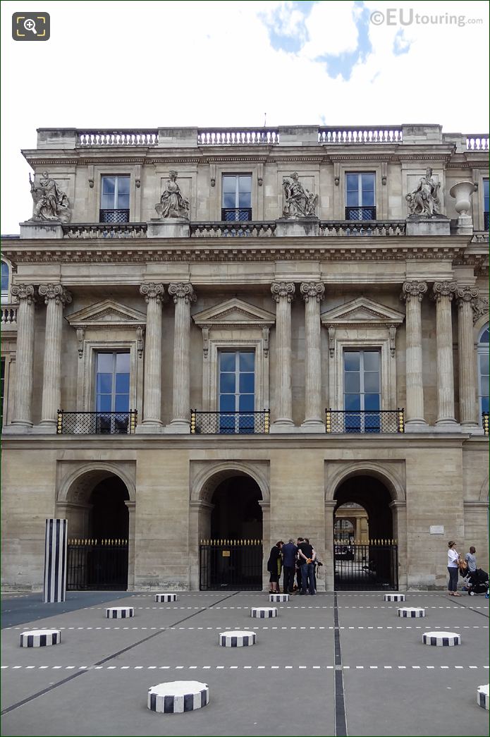 Cour d'Honneur view to Palais Royal North facade and La Prudence statue