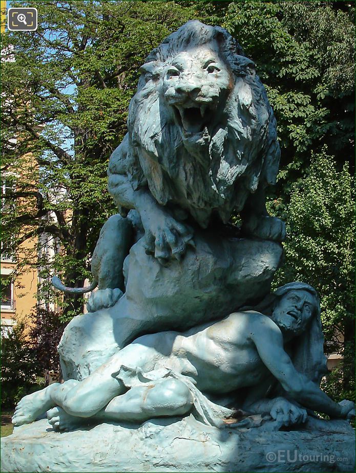 Drame au Desert statue by sculptor Henri Fouques