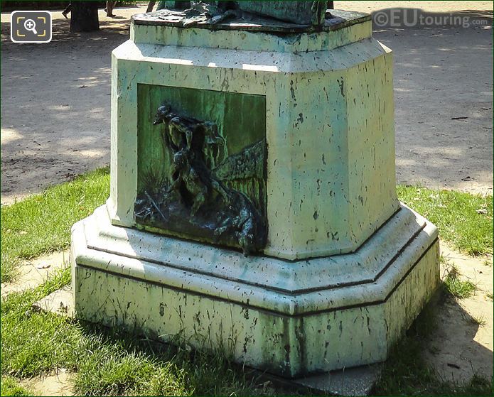 Bear hunter bas relief on Emmanuel Fremiet statue