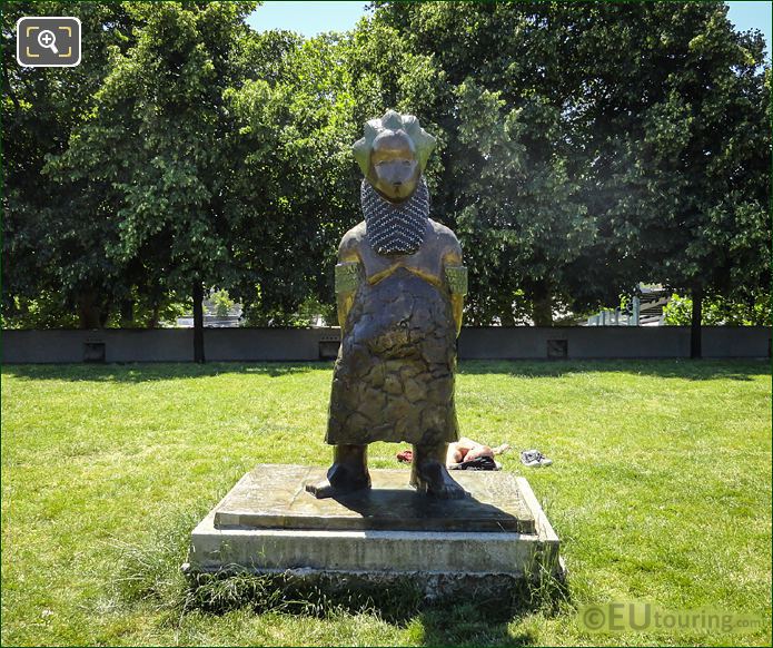 Bronze statue named Naomi the African