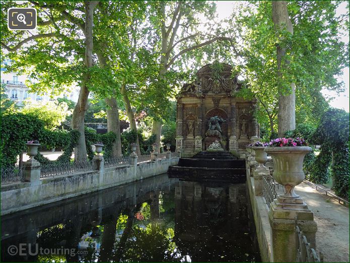 The whole Fontaine de Medici with its statues