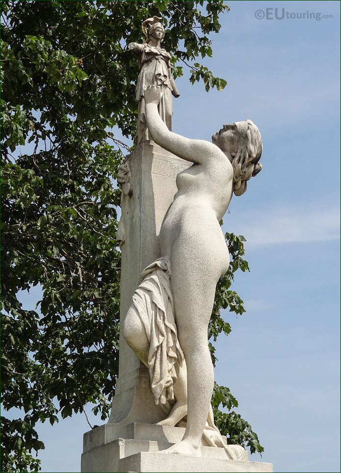 The Cassandre se met sous la protection de Pallas statue