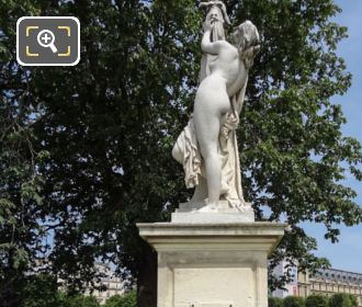 Cassandre se met sous la protection de Pallas statue inside Jardin des Tuileries