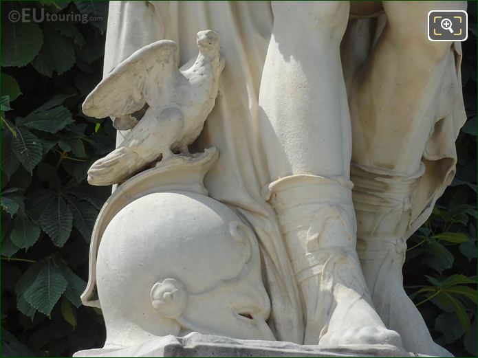 Sculpted bird and helmet on Julius Caesar statue