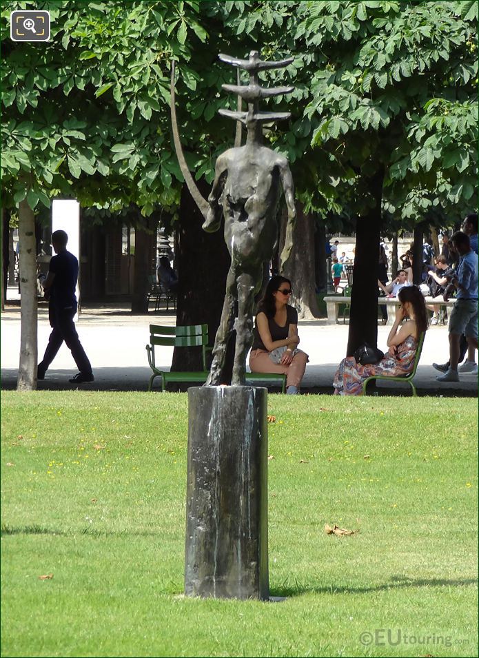 Sculpted King from L'Echiquier, Grand statue group