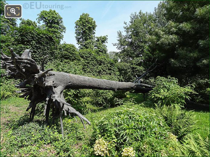 L'Arbre des Voyelles sculpture by Giuseppe Penone