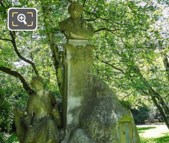 Statues on Ferdinand Fabre monument