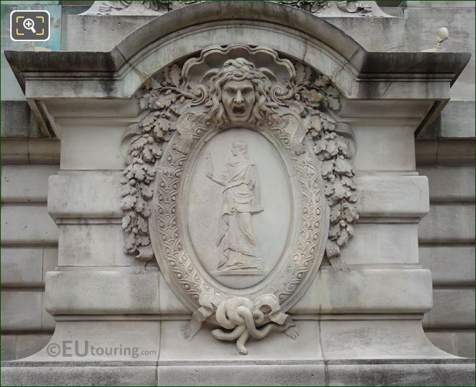 La Science en marche en depit de l'Ignorance statue pedestal