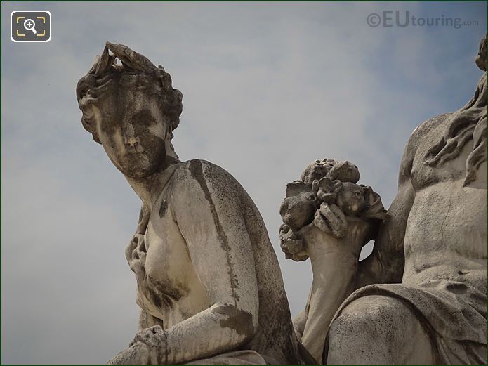 Female figure on La Loire et le Loiret statue