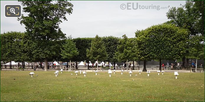 Seventeen Grand Commandement Blanc sculptures