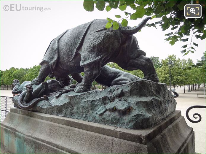 Back of the Rhinoceros Attaque par un Tigre statue