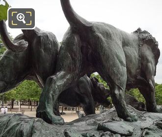 Tuileries Gardens statue Lion et Lionne se Disputant un Sanglier